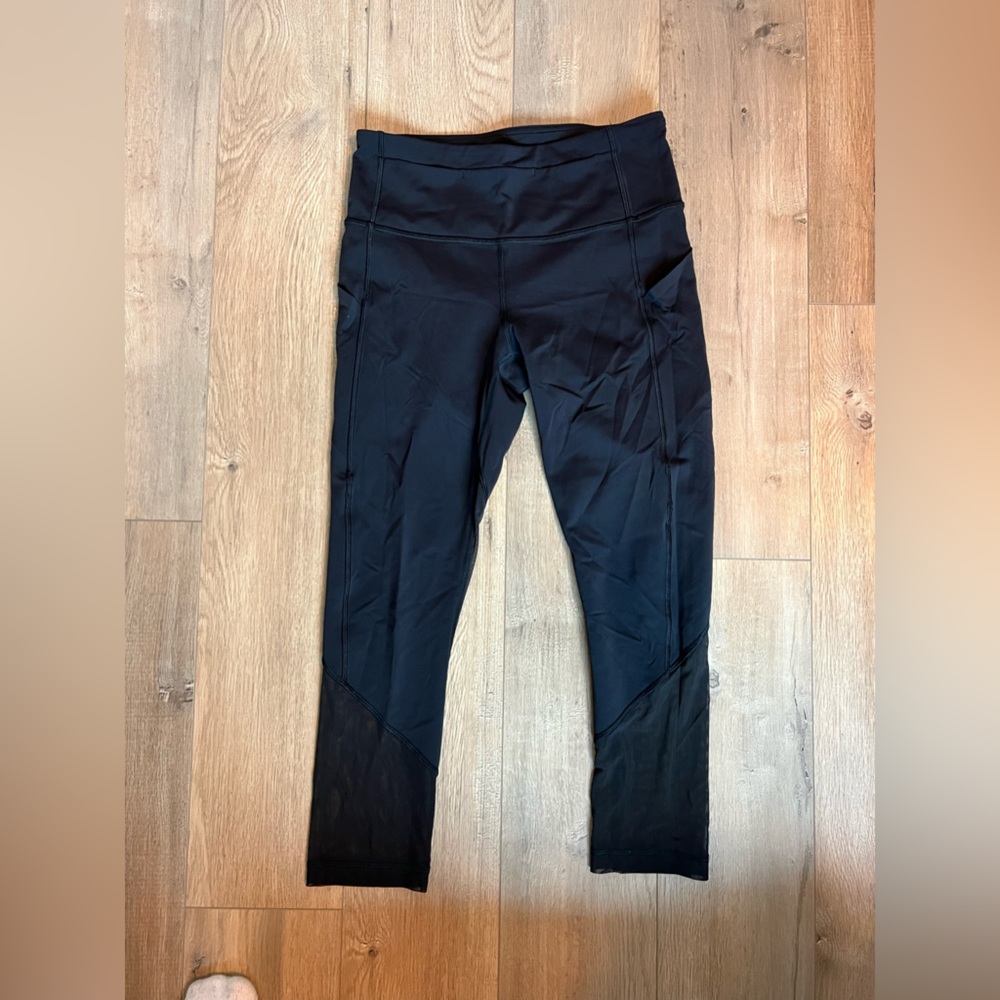 Black Lululemon 25” tights with mesh on the Back Calf